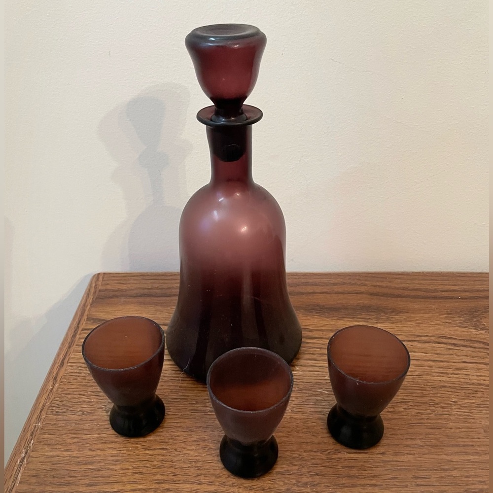 Elegant Purple Glass Decanter Set